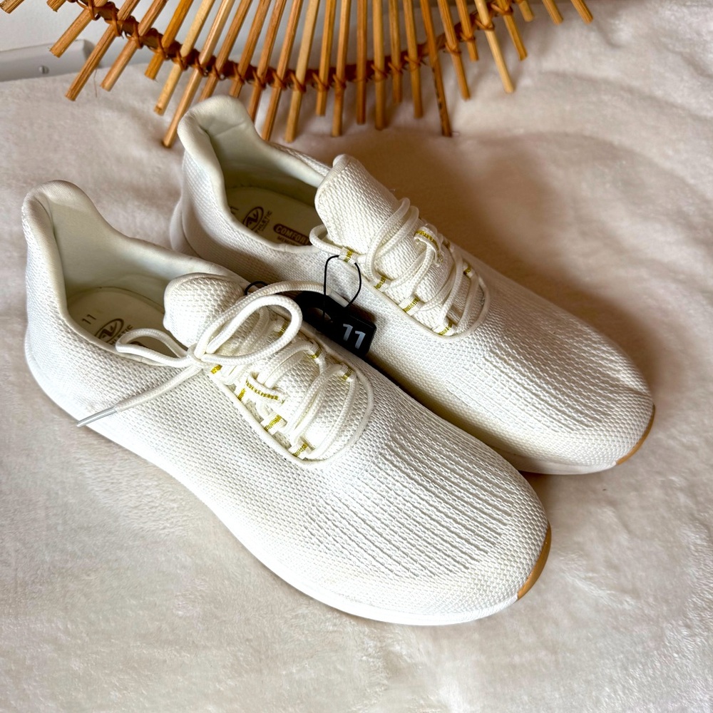 Women's White Sneakers Soft Running Shoe  Women from Athletic Works Size 11 NWT - Picture 2 of 10